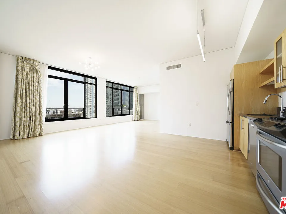 1111 S Grand Ave #819