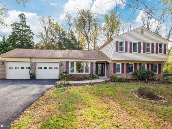 919 Holly Blossom Ct, Great Falls, VA 22066