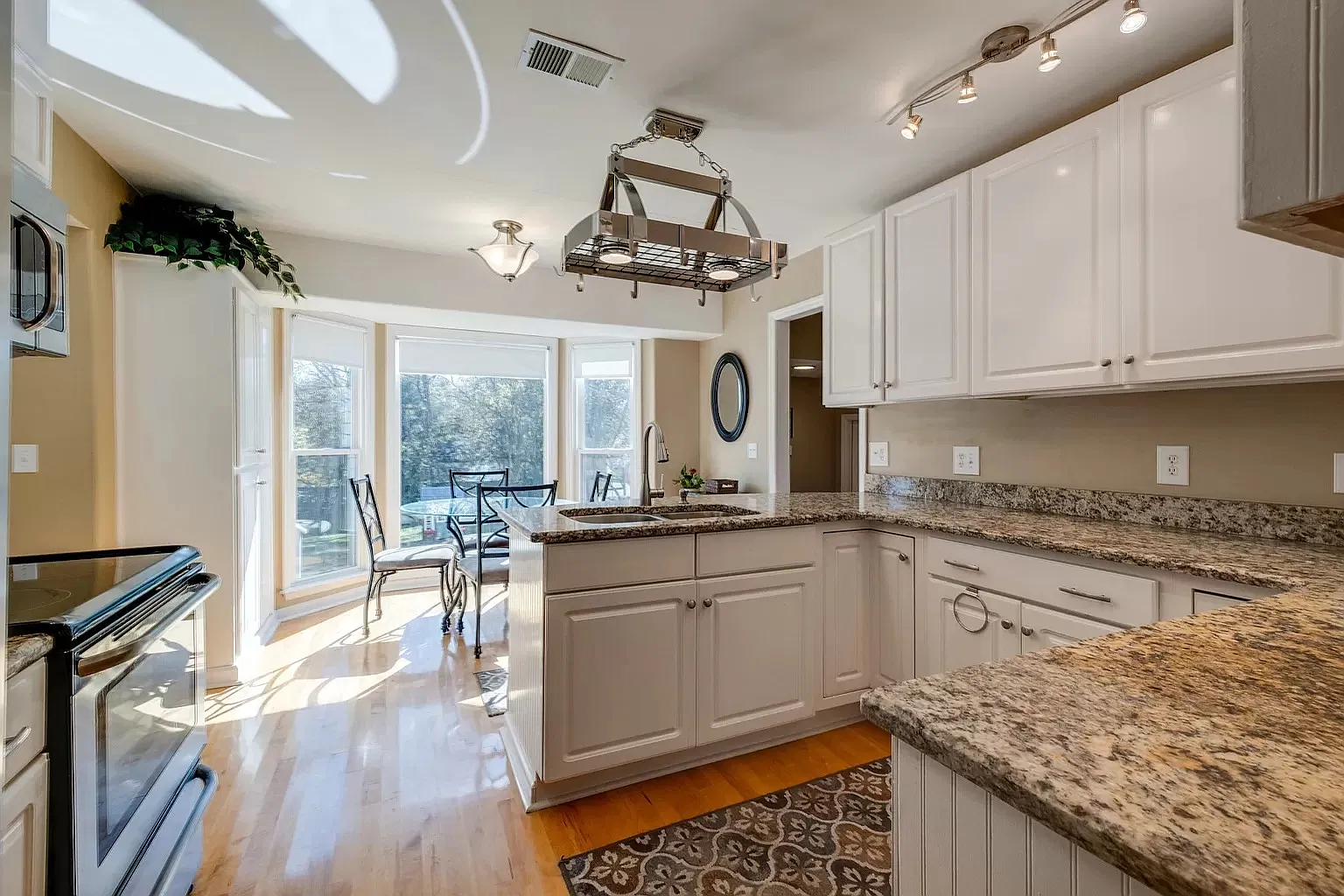 3 bed, 2068 sqft, $2,950 — Photo 3
