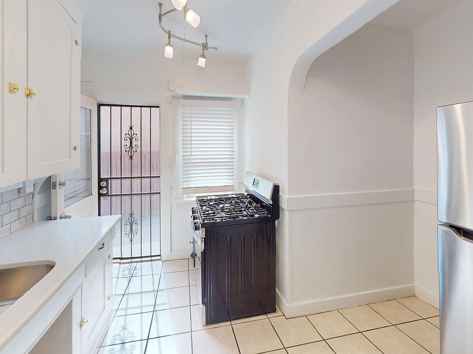 803-Marquette-NW-Unit-4-Kitchen_07242024