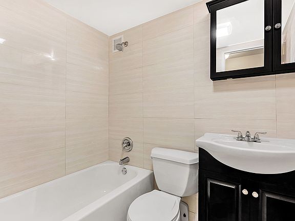 5th image of 7 E 32nd St #5AREAR