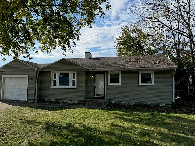 550 S Stadium Dr — Photo 2