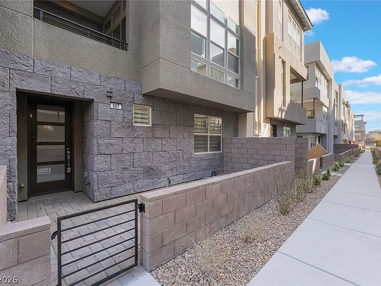 667 Grey Saker St — Photo 12