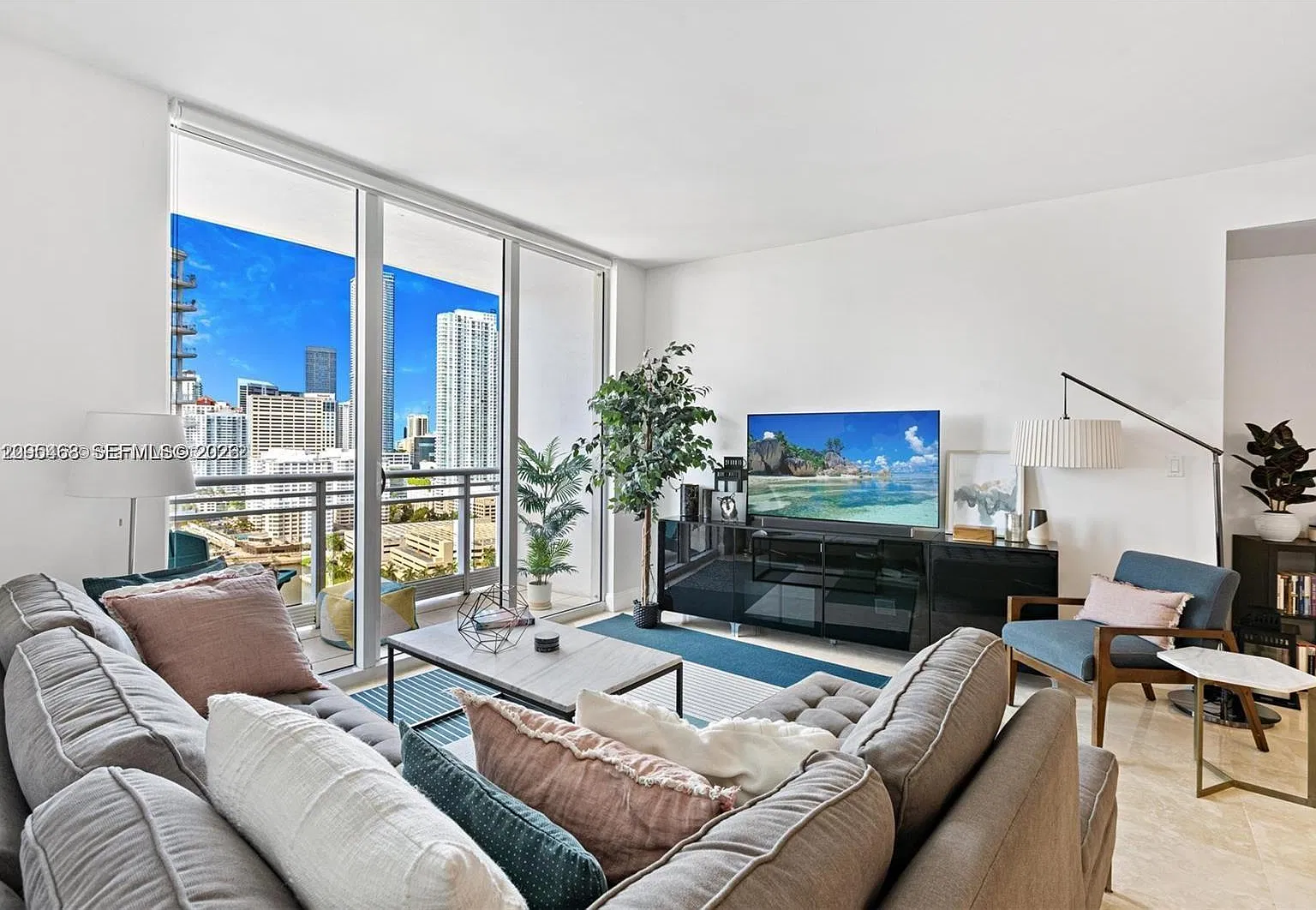 Carbonell Condo — Photo 4