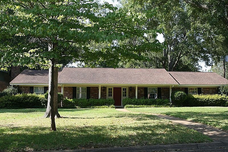 1st image of 604 Northwood Cir