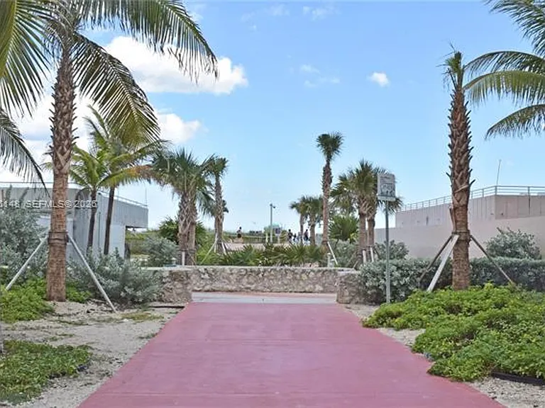 401 Ocean Dr #924 — Photo 23