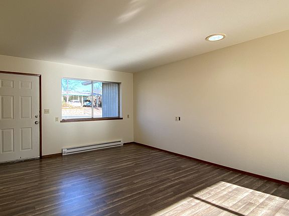 5th image of 643 Yama St