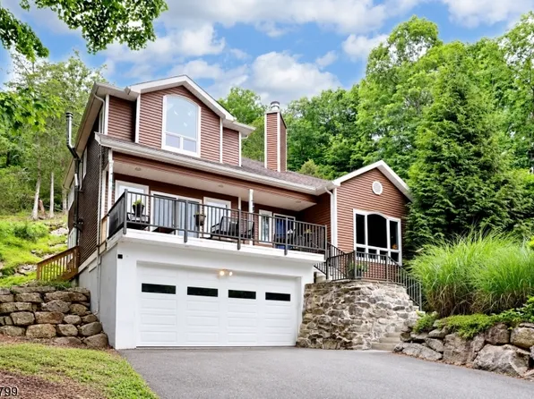 121 Magee Rd, Ringwood Boro, NJ 07456