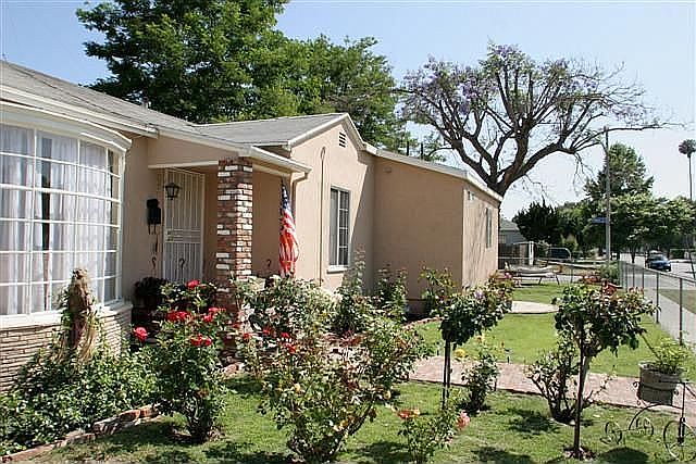 Garden Oasis!  Welcome Home.