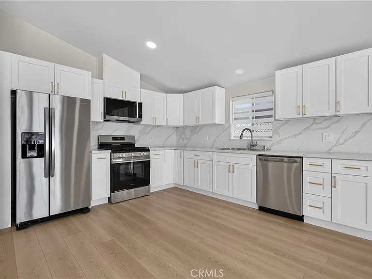 16427 Clymer St — Photo 11