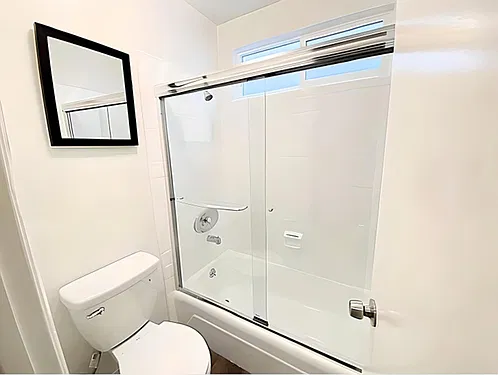 $1695/30 S Venice Blvd #4--Top Flr Studio, One Block To The Beach! Venice Beach At Venice Beach — Photo 3