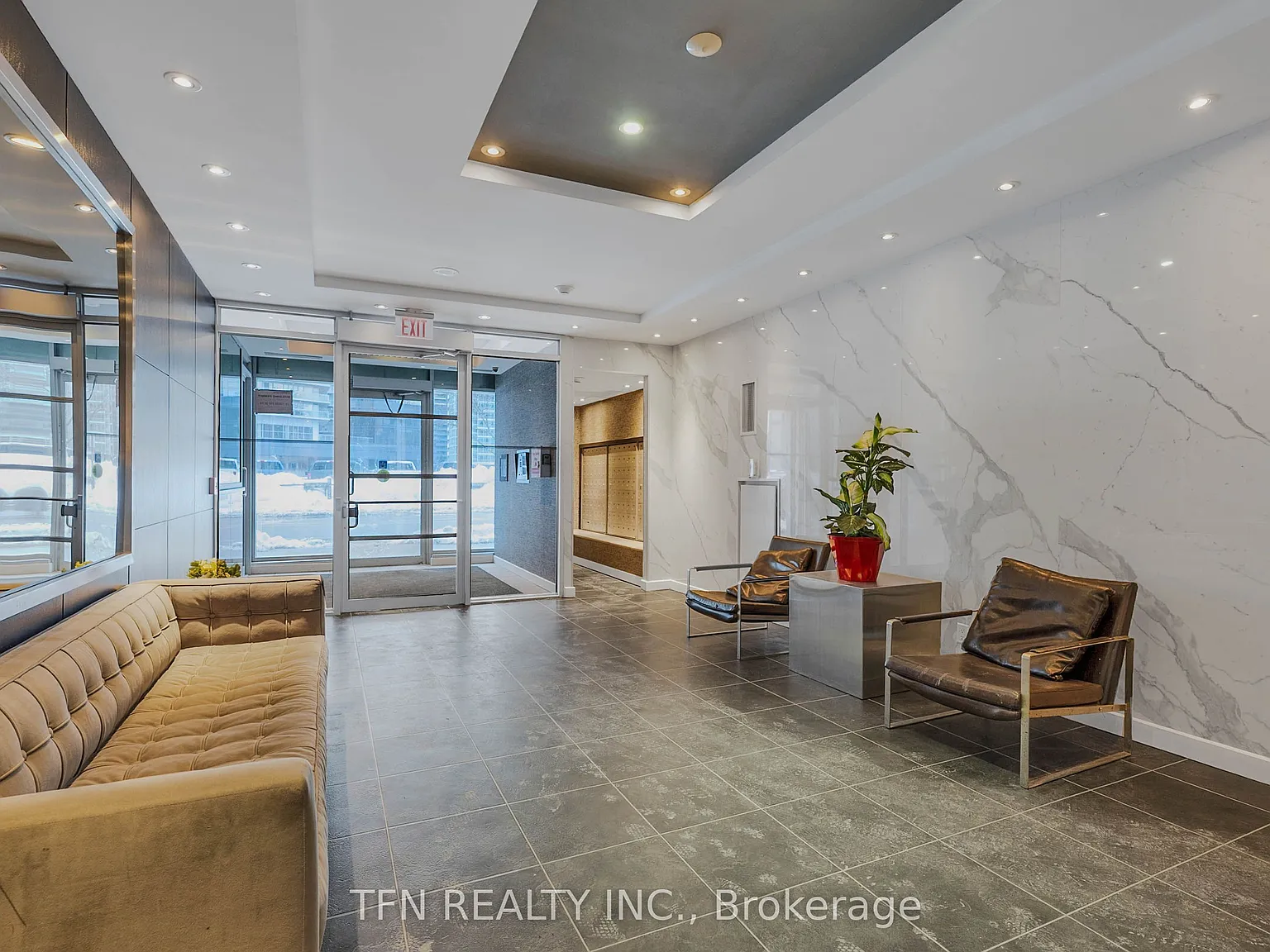Soho Metropolitan Condos — Photo 4
