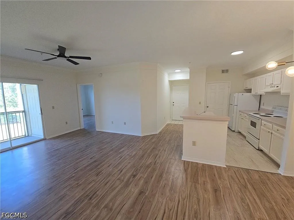 2 bed, 2.0 bath, 1107 sqft, $1,625 — Photo 2