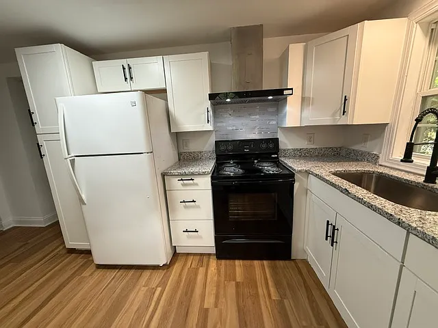 631 Vance St E — Photo 10