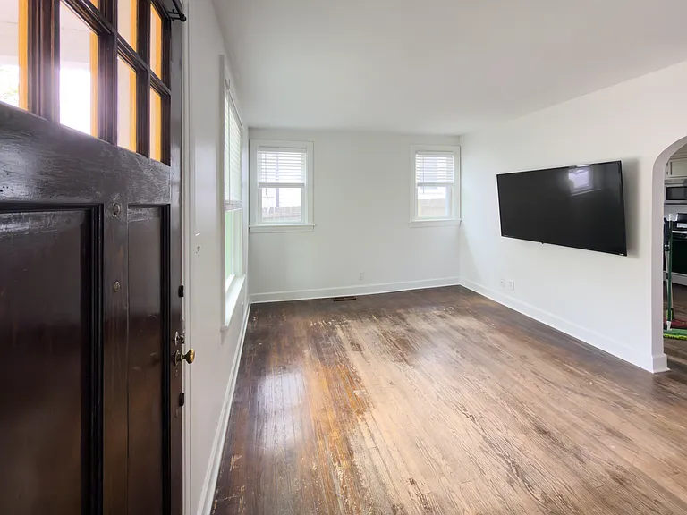 543 Stevenson St — Photo 3