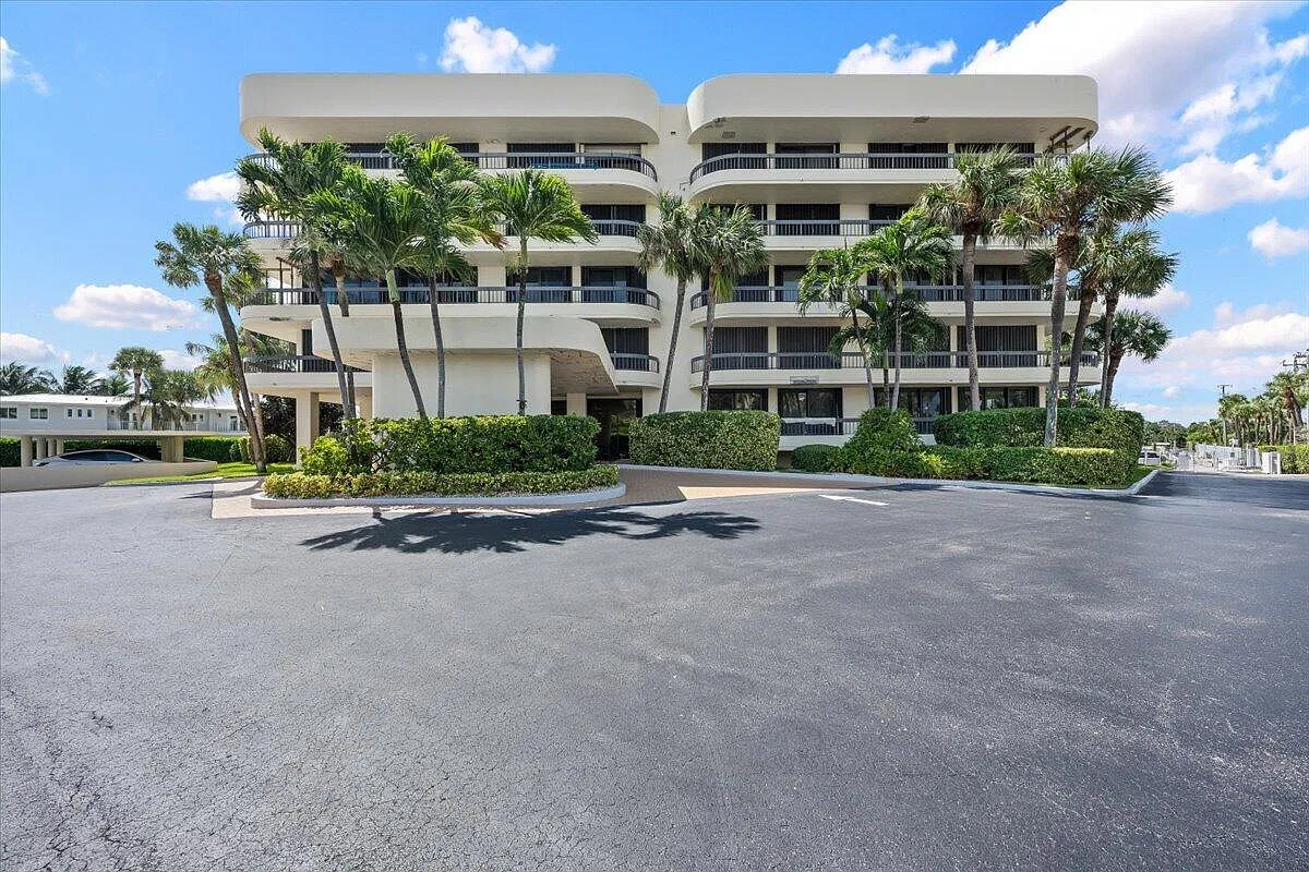3 bed, 2.5 bath, 2275 sqft, $15,000 — Photo 2