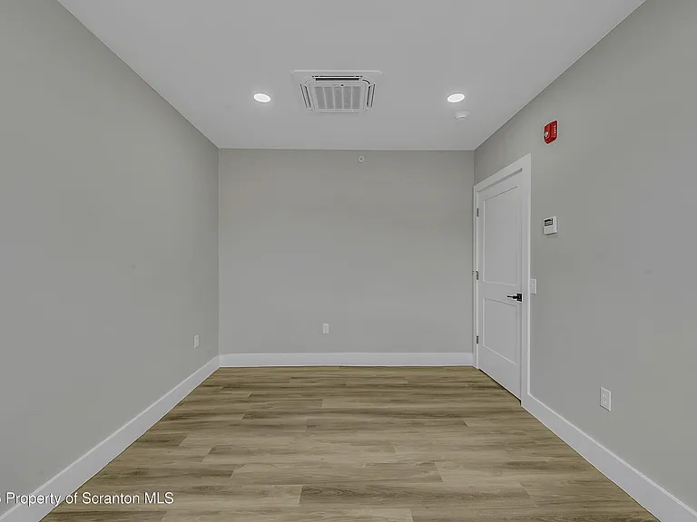 215 Hickory St #14 — Photo 6
