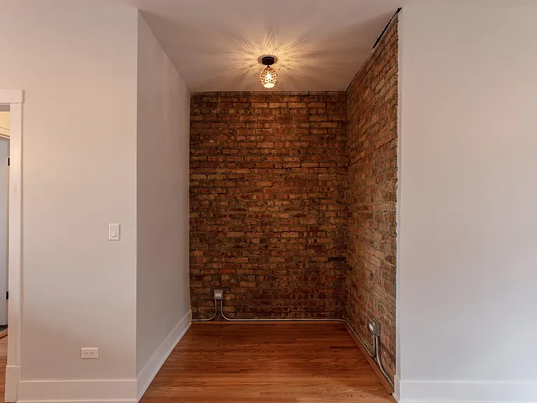 4009 N Lowell Ave #2W — Photo 4