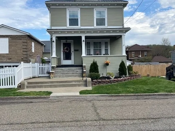2010 Marianna St, Wellsburg, WV 26070