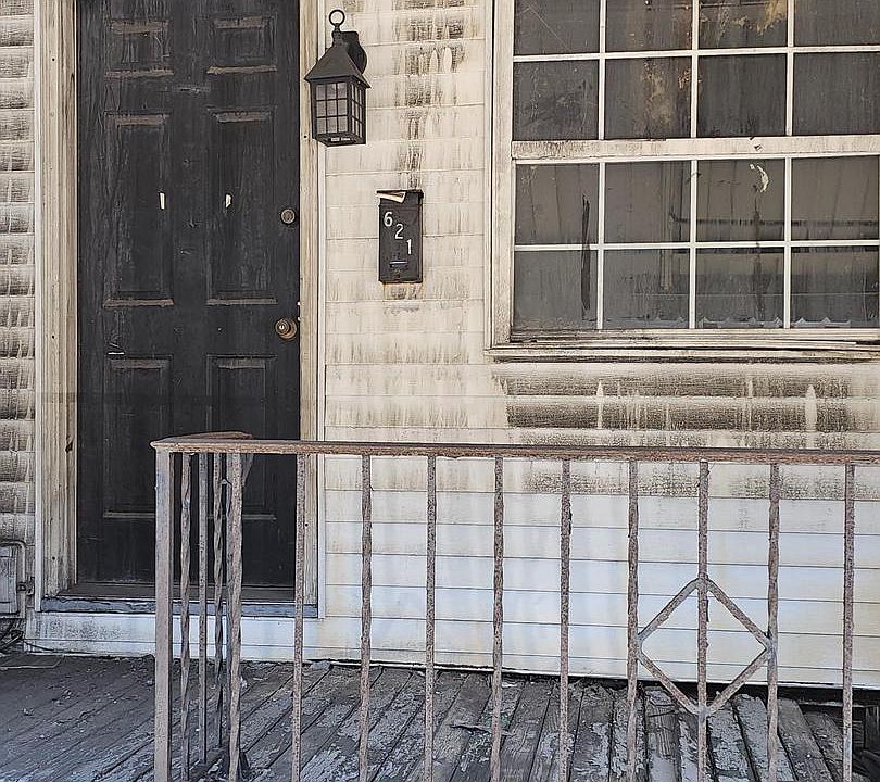 1st image of 621 E Centre St