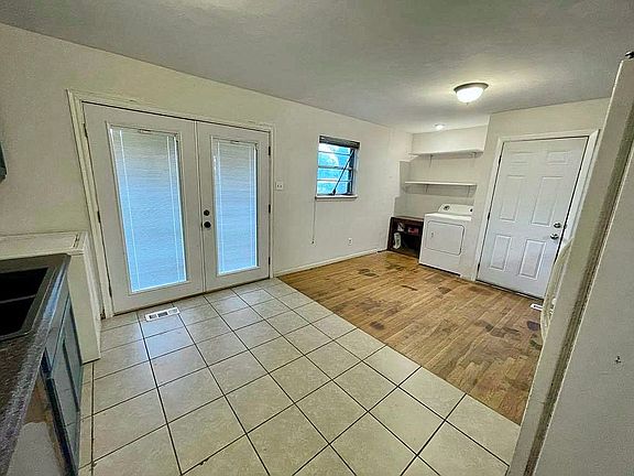 Kitchen/dining/laundry