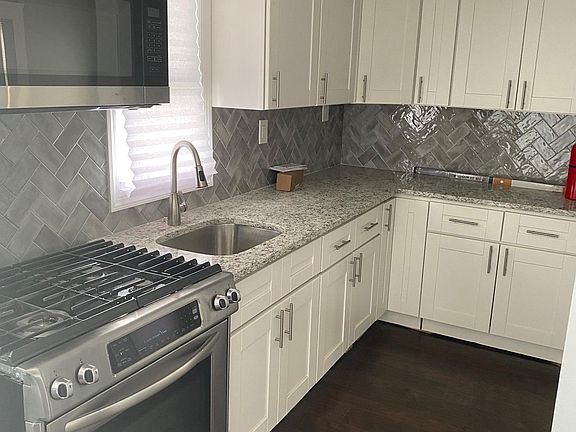 5th image of 44 Arlington Ave