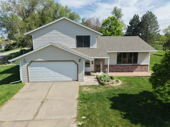 220 Apache Ct, North Platte, NE 69101