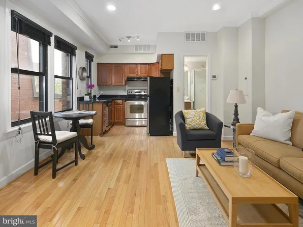 1321 Fairmont St NW APT 206, Washington, DC 20009