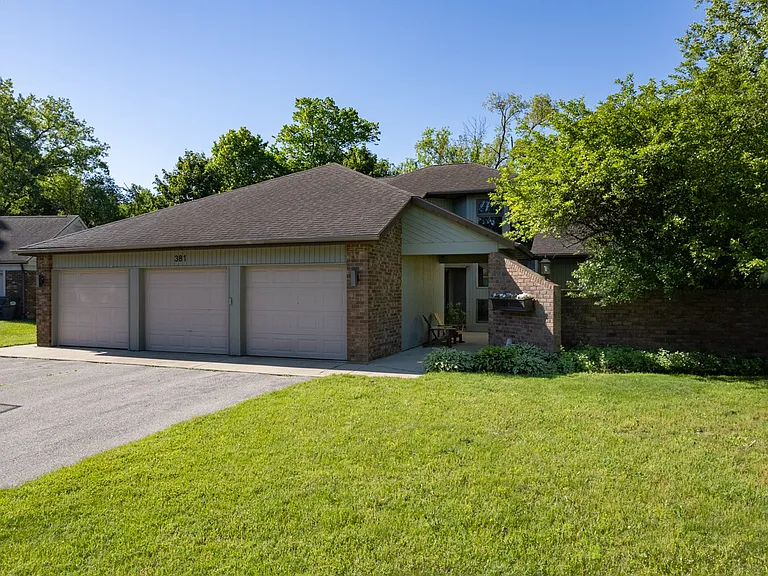 381 Timber Dr — Photo 2