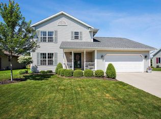 846 River Bluff Dr, Manitowoc, WI 54220