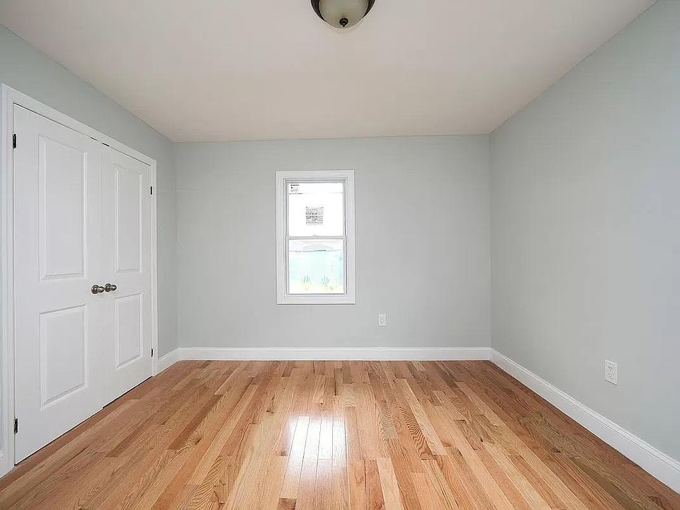 2nd image of 557 Pine St #2