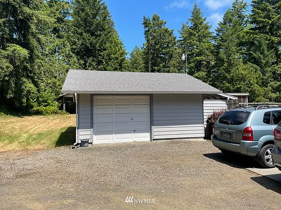 3rd image of 101 SE Paulcyn Ln