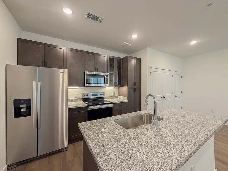 Beyond The Bend Apartments — Photo 61