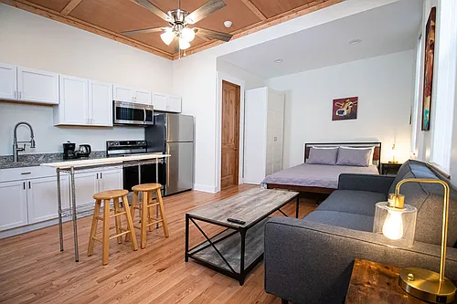 620 N Limestone #8 Photo 1