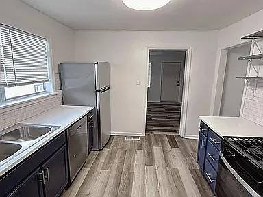 2 bed, 766 sqft, $1,000 — Photo 2