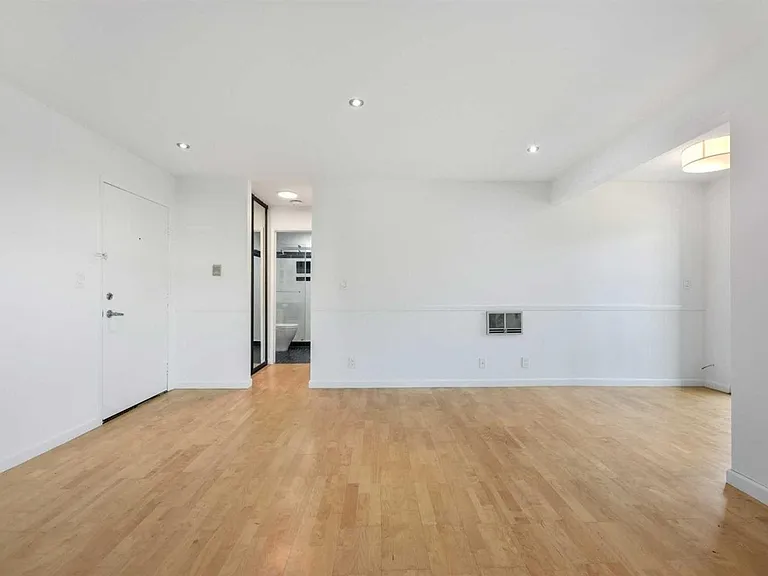 480 E Okeefe St #202 — Photo 7