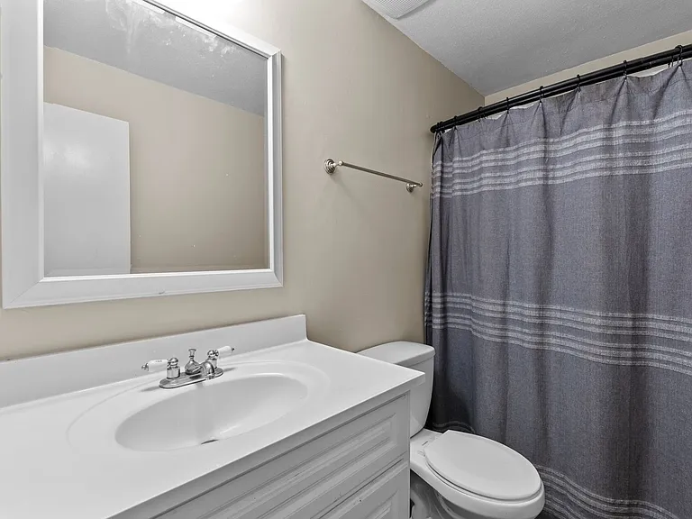 1221 Clydesdale Ln — Photo 10