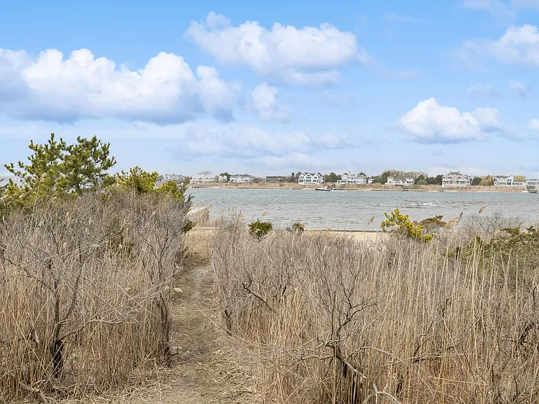 274 Dune Rd — Photo 2