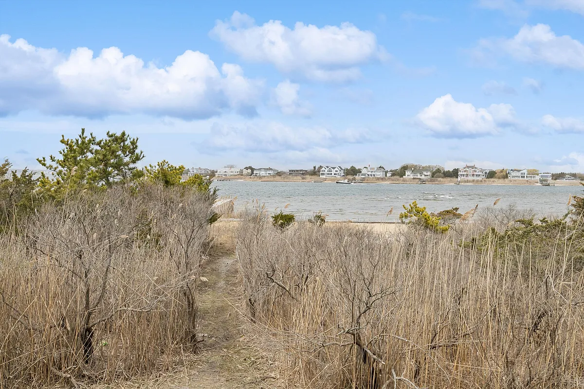 Building Photo - 274 Dune Rd