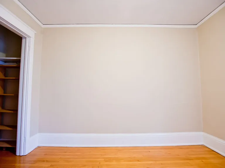 $1075 1 BR, 1 BA Apt, Incl Heat & Electric - Close to UW-Milwaukee - 3000 N Oakland Ave — Photo 3