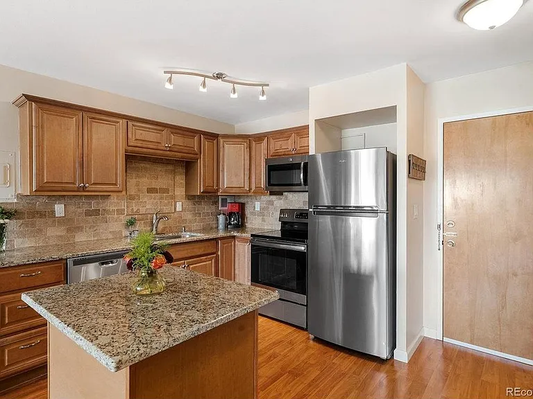 1121 N Albion St #705 — Photo 5