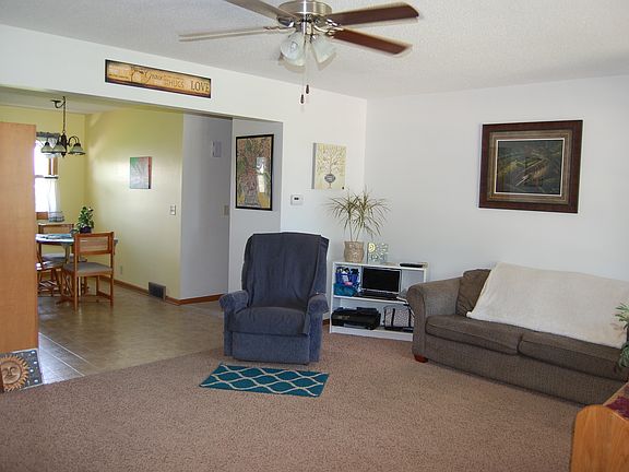5th image of 1592 N Burlington Ave