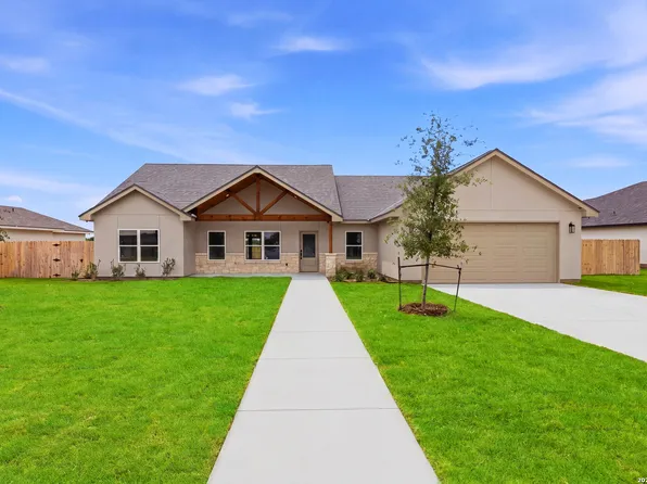 617 34th Street, Hondo, TX 78861