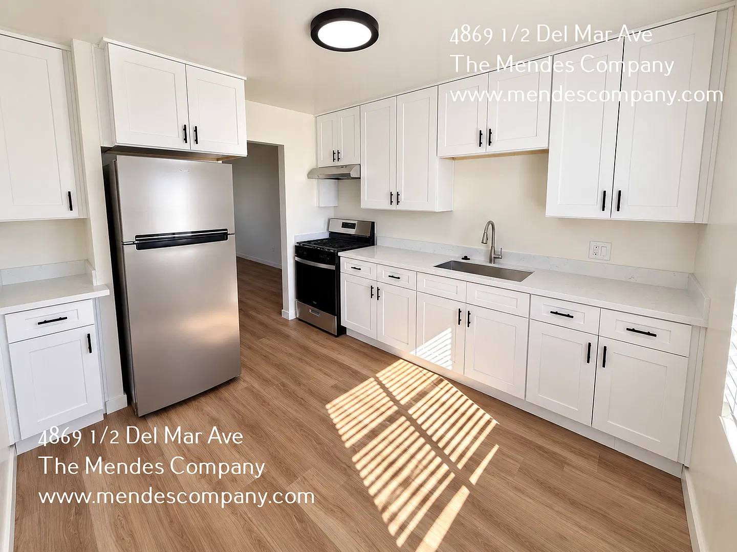 Bright & Modern Upstairs Apartment in the Heart of Ocean Beach! — Photo 4