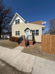 715 1st St E, Thief River Falls, MN, 56701