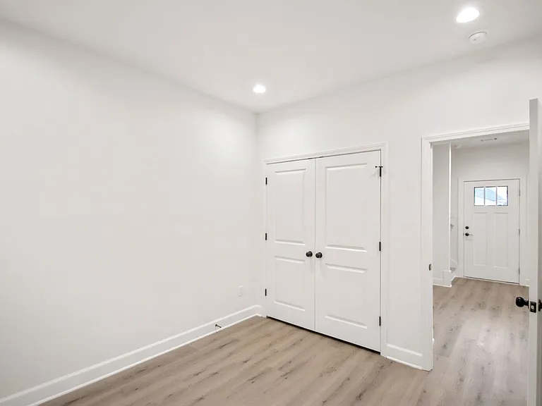212 S Park St — Photo 10