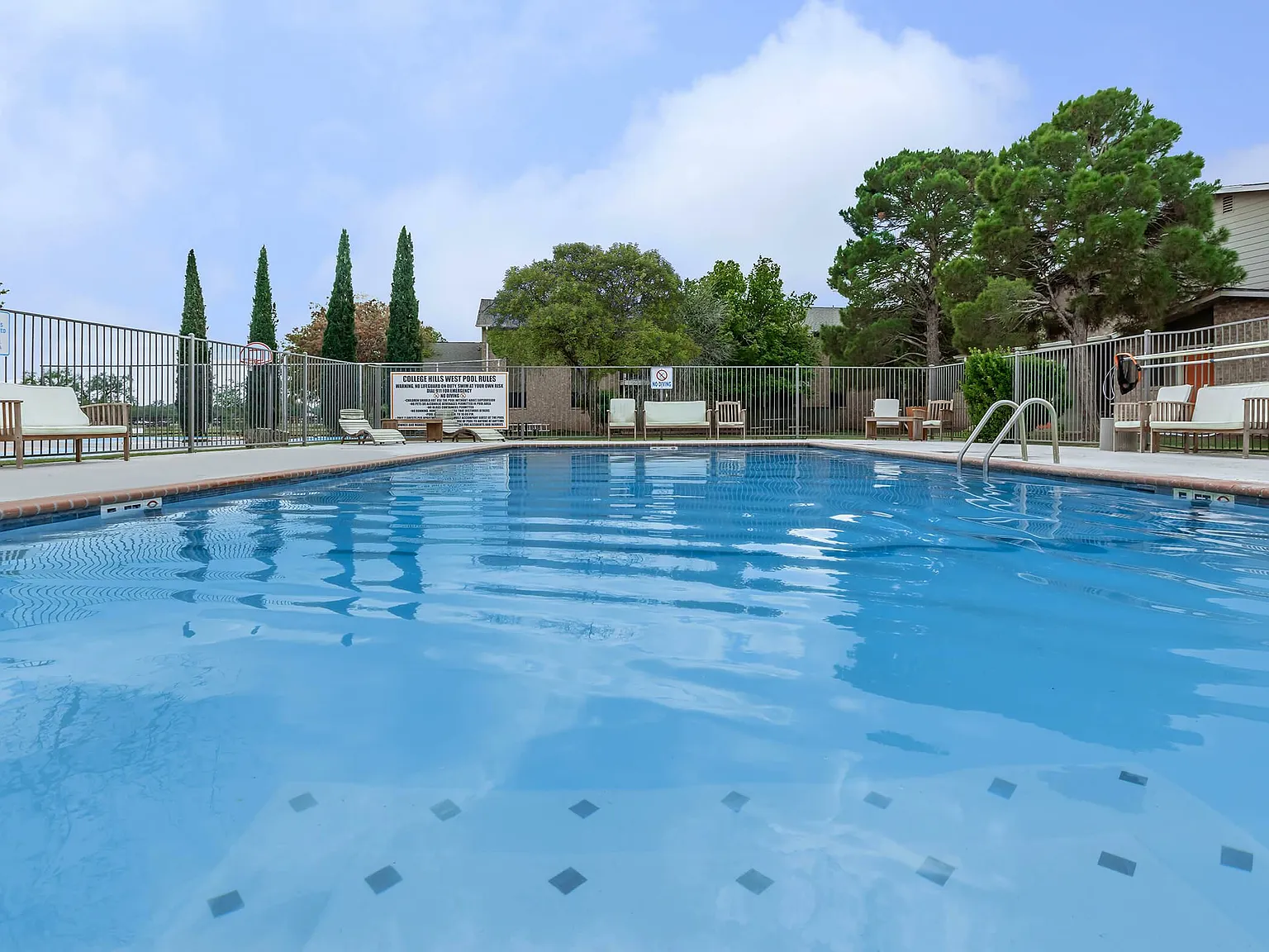 College Hills West — Photo 3