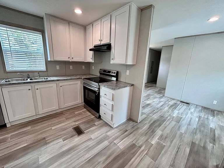 Hickory Knoll — Photo 91