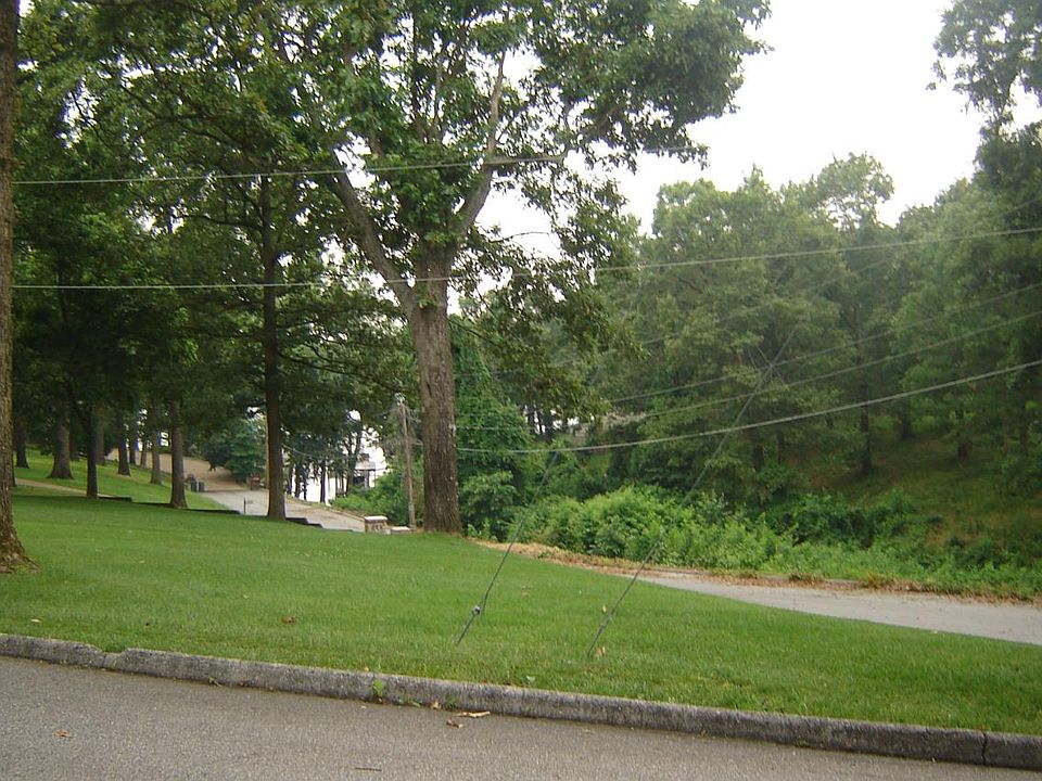 2nd image of Woodland Hls