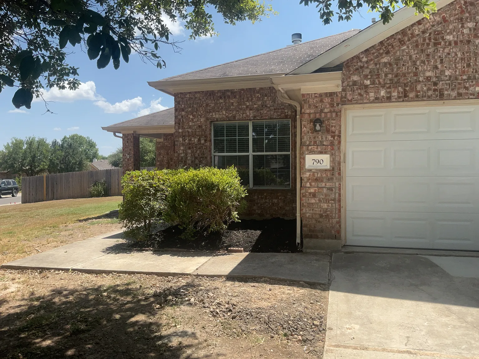 3 bed, 2.0 bath, 1505 sqft, $1,790 — Photo 3